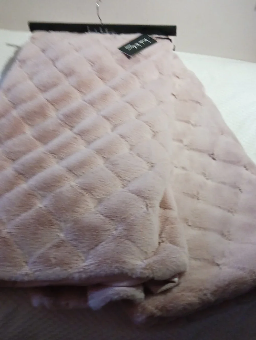 Luxurious! Nicole Miller Blush Pink  Quilted Diamond Design Plush Throw